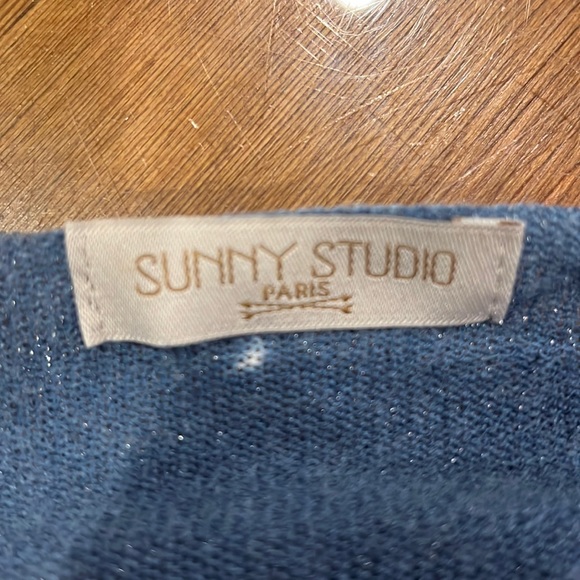 Sunny Studio Vneck sweater - Picture 5 of 5